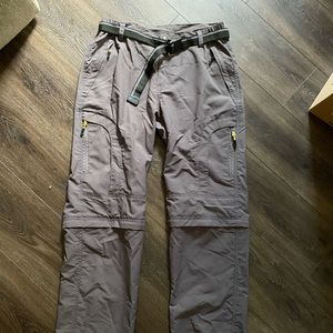 Hiking pants with belt